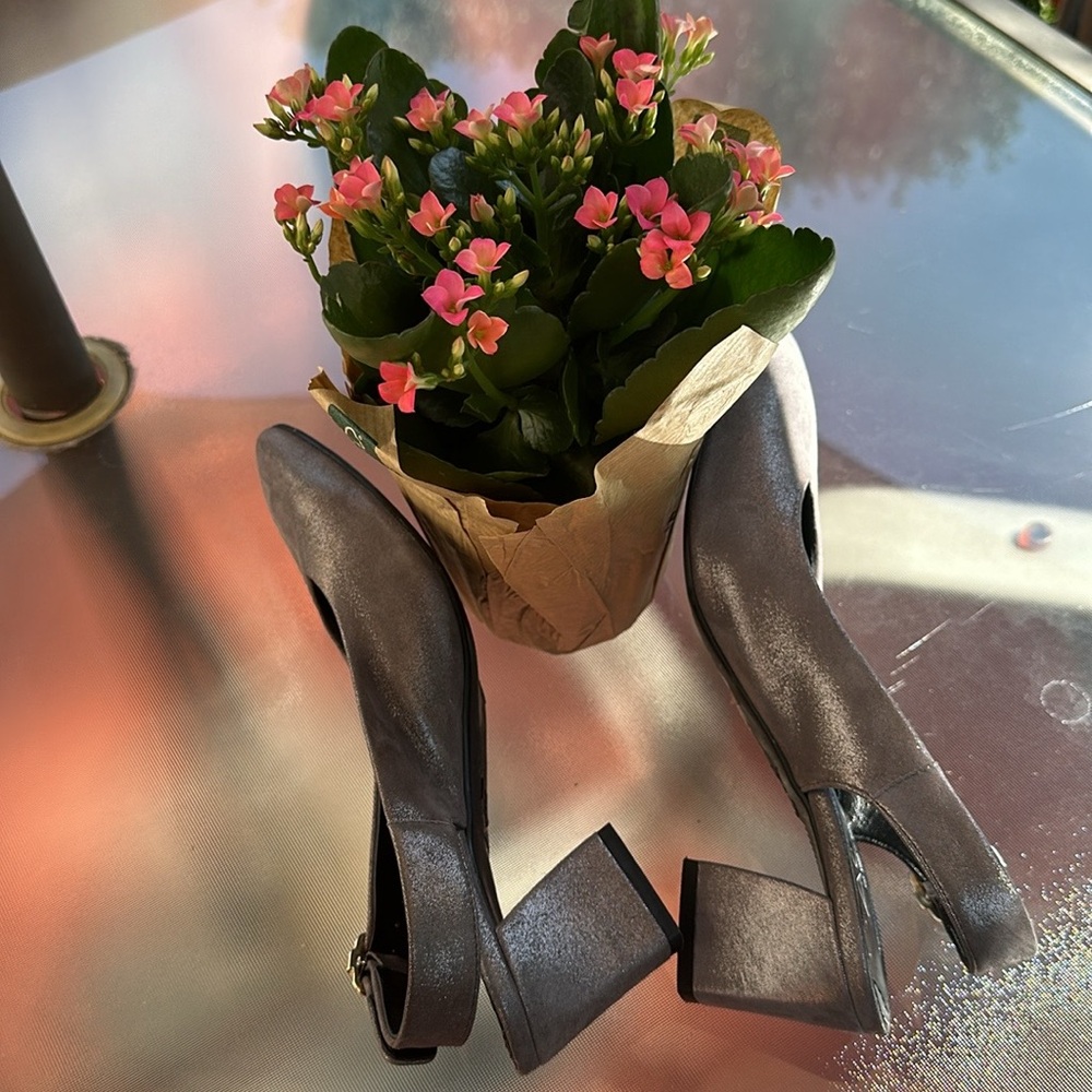 Sling back Pump